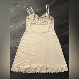 Vintage Full Slip LORRAINE Size 40 Nylon Lace Trim Dress Chemise EUC Clubbing